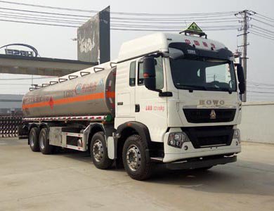 CLW5320GYYLZ5型铝合金运油车